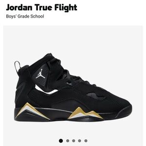 Boys Jordan’s True Flight shoe